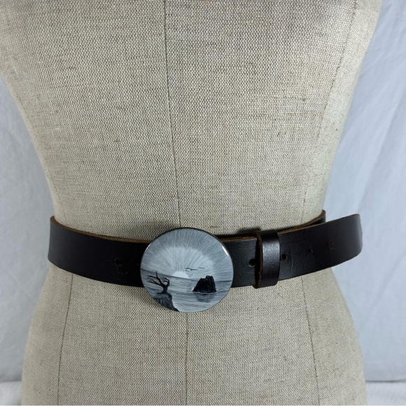 Genuine vintage round enamel belt buckle with tree ocean view leather belt  42 - Picture 2 of 12